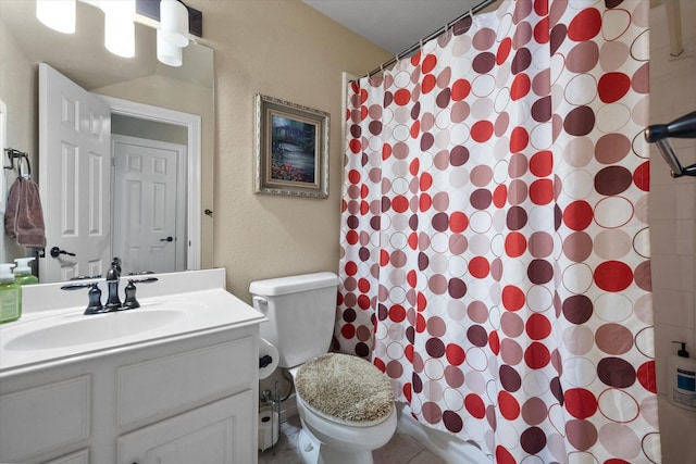 bathroom featuring a shower with shower curtain, a textured wall, vanity, and toilet