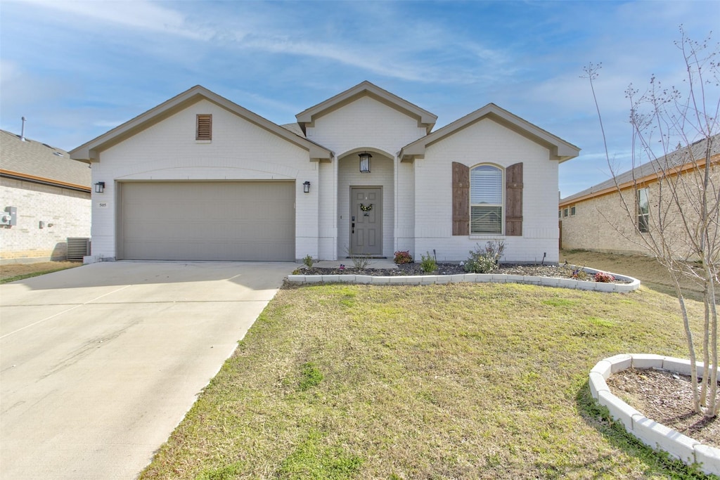 505 Adams Ct, Weatherford, TX 76085 - single story home featuring a garage, driveway, brick siding, and a front yard
