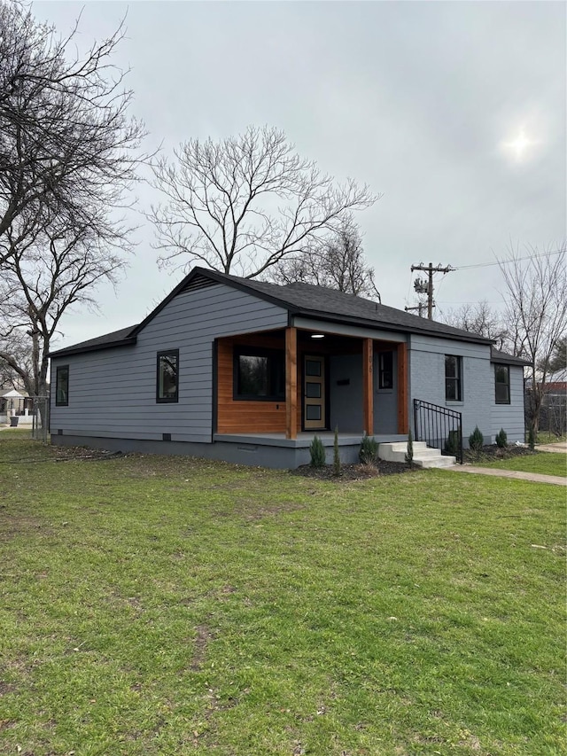 view of front of house with a front lawn