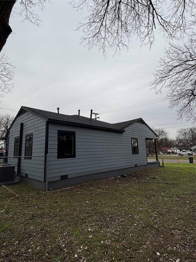 view of side of home featuring crawl space and a lawn