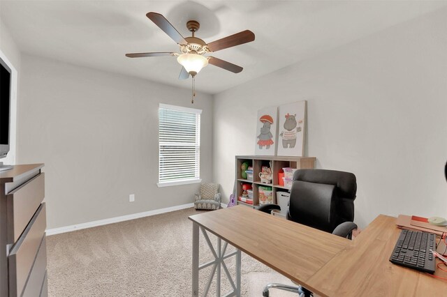 view of patio featuring ceiling fan, a fenced backyard, and an outdoor living space