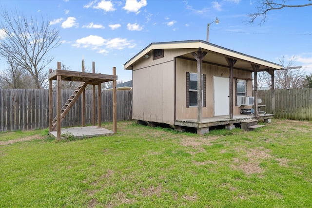 view of outdoor structure featuring a fenced backyard and an outdoor structure