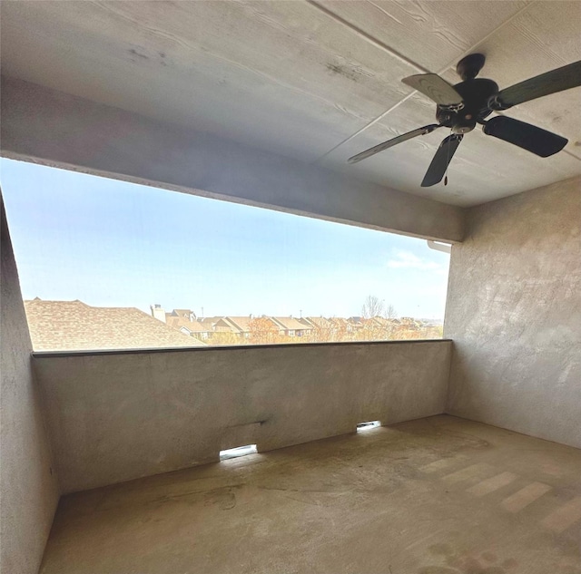 balcony featuring a ceiling fan