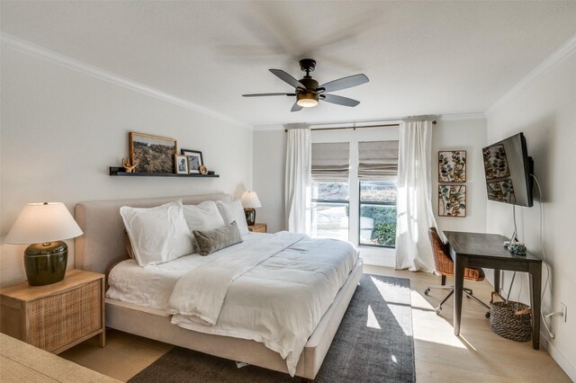 bedroom featuring light wood-style flooring, ornamental molding, and a ceiling fan