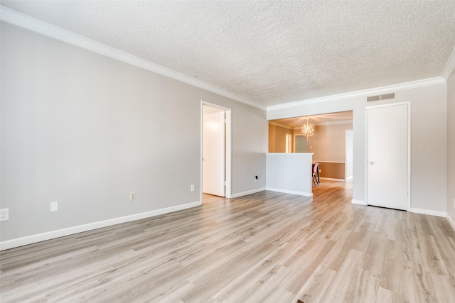 unfurnished room with a textured ceiling, light wood-type flooring, visible vents, and an inviting chandelier