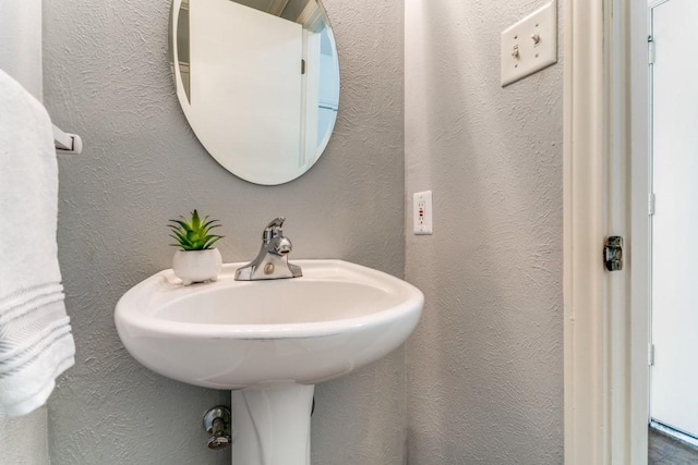 bathroom featuring a textured wall