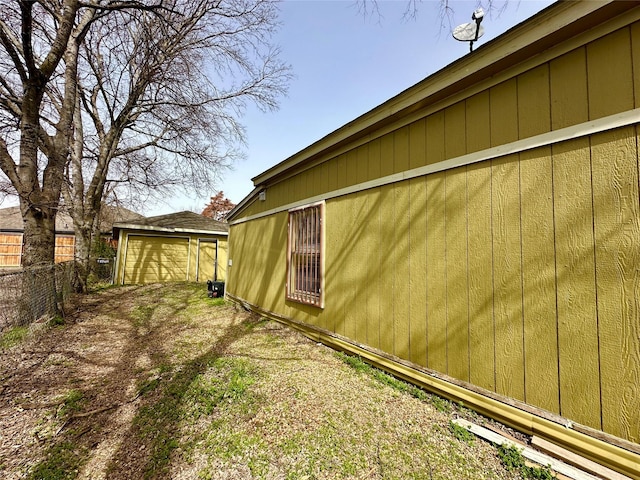 view of yard featuring an outbuilding and fence