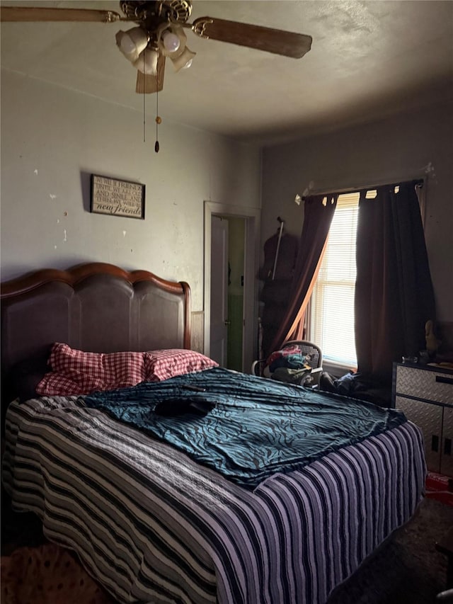 bedroom featuring a ceiling fan