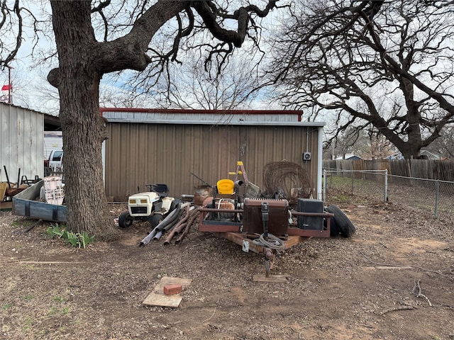 view of yard featuring an outbuilding, a pole building, and fence