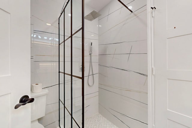 full bathroom featuring a stall shower