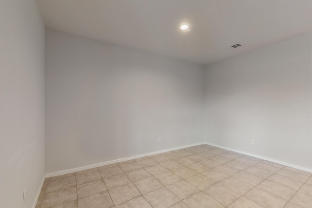 spare room with recessed lighting, visible vents, and baseboards