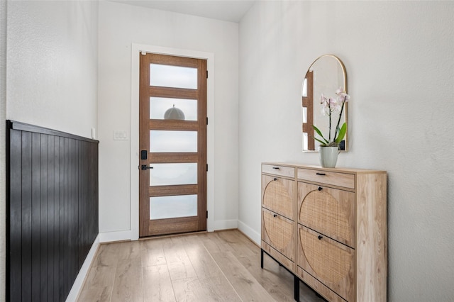 entrance foyer featuring a wealth of natural light, light wood-style flooring, and baseboards