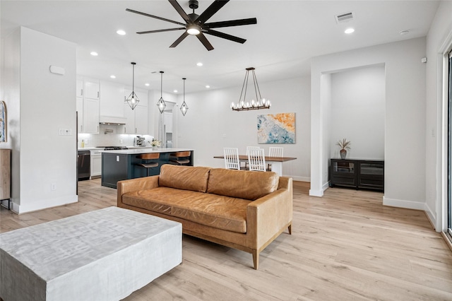 living area featuring visible vents, recessed lighting, light wood-type flooring, and baseboards