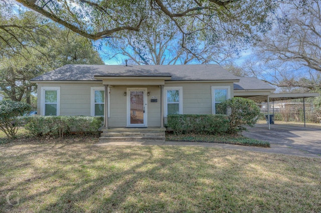 ranch-style home featuring driveway and a front yard