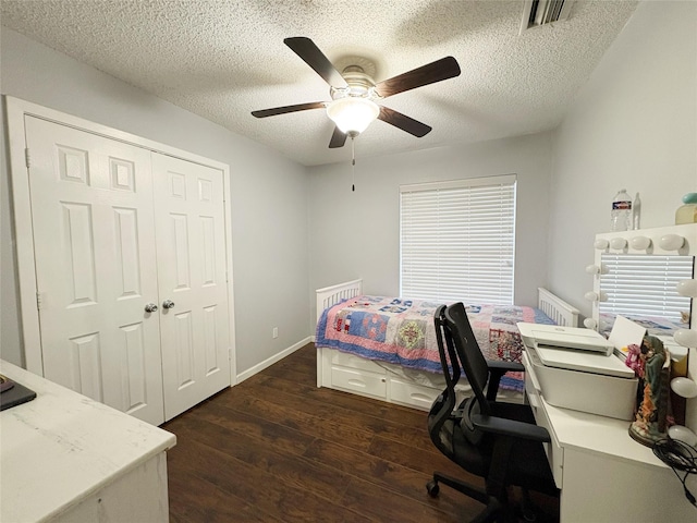 bedroom featuring dark wood-style floors, ceiling fan, a textured ceiling, and visible vents