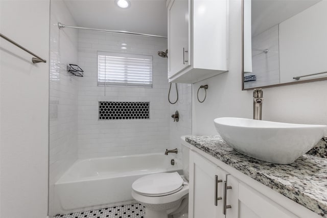 bathroom featuring washtub / shower combination, vanity, toilet, and recessed lighting