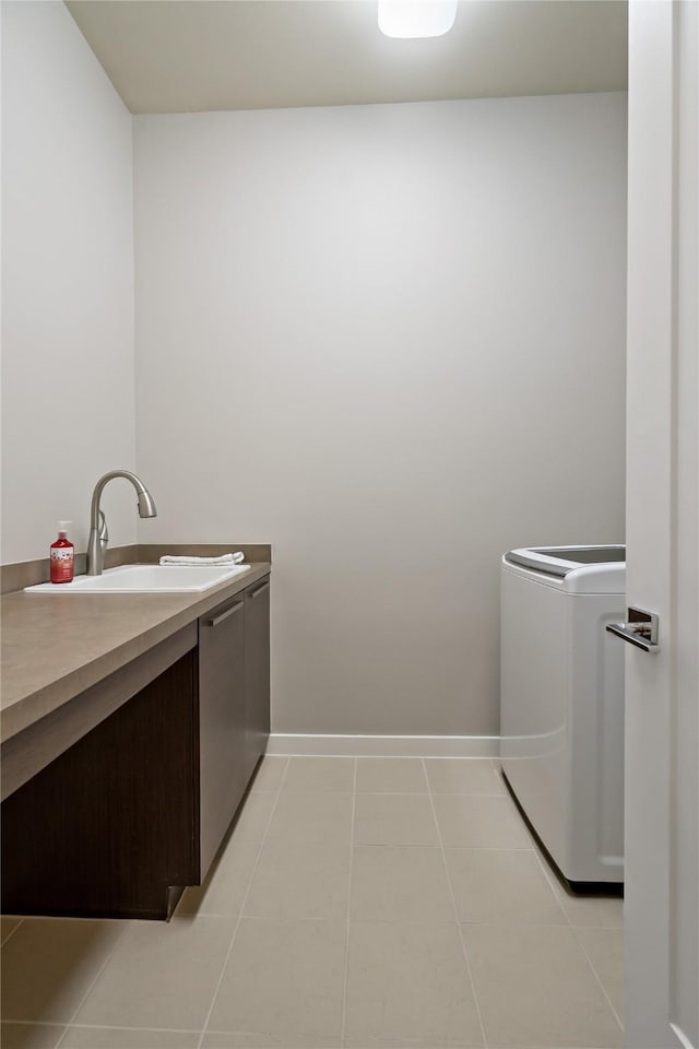 636 Benalla Dr, Frisco, TX 75036 - washroom featuring washer / clothes dryer, light tile patterned floors, cabinet space, and baseboards