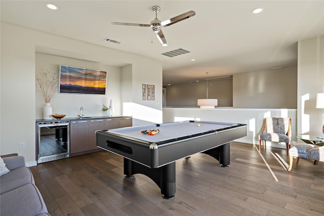 rec room with indoor wet bar, wine cooler, visible vents, and dark wood-style flooring