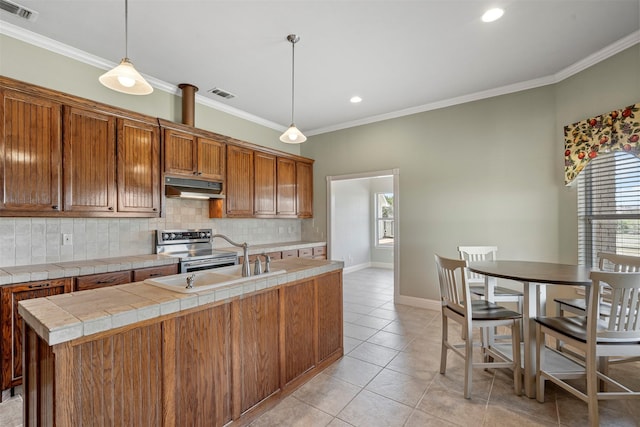 kitchen featuring stainless steel electric range, visible vents, under cabinet range hood, and a sink