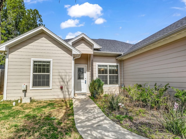 view of front of property with a front yard