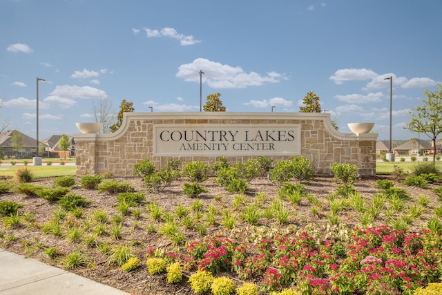 view of community / neighborhood sign