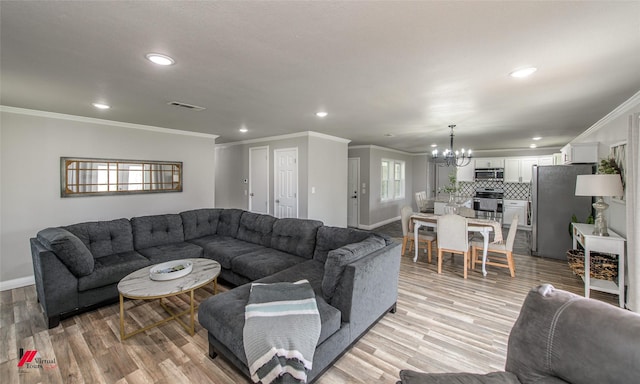 living room with light wood-style floors, baseboards, visible vents, and recessed lighting