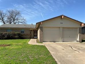 ranch-style house featuring a garage, a front lawn, and concrete driveway