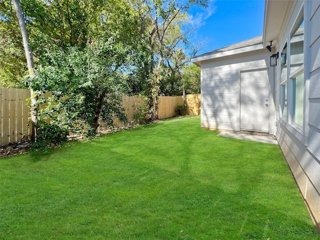view of yard featuring a fenced backyard