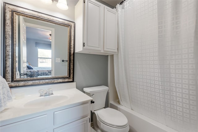 full bathroom with shower / bathtub combination with curtain, toilet, vanity, and ensuite bath