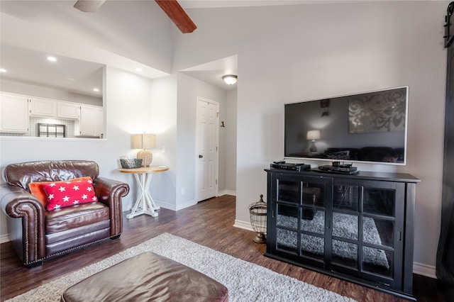 living room with dark wood-style floors, recessed lighting, a ceiling fan, vaulted ceiling, and baseboards