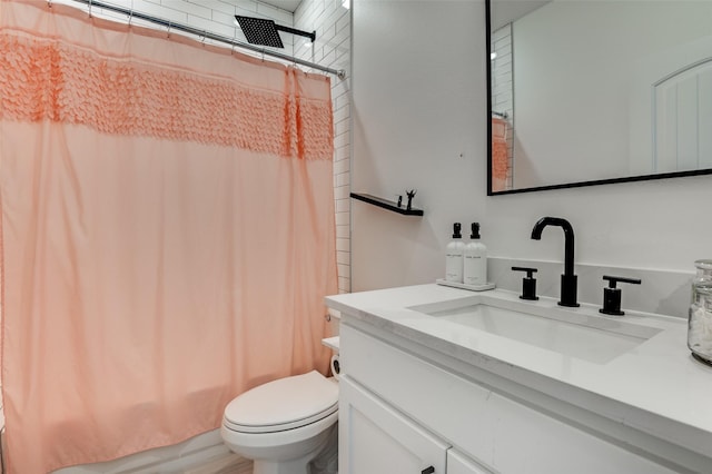 full bath featuring vanity, toilet, and shower / tub combo with curtain