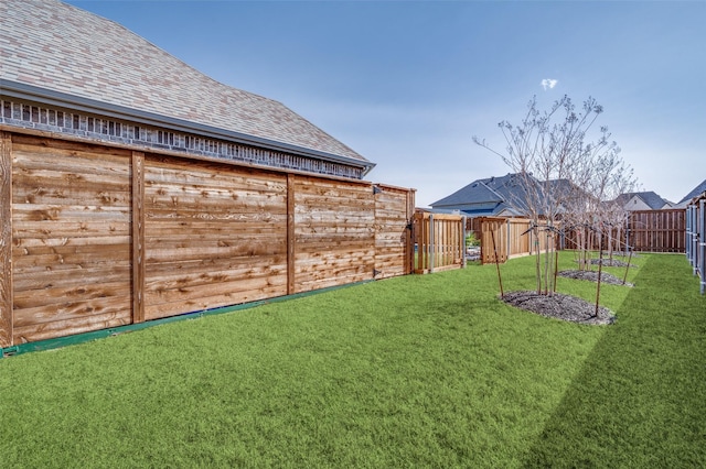 view of yard featuring a fenced backyard