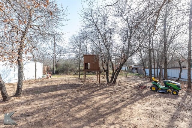 view of yard with an outbuilding and fence