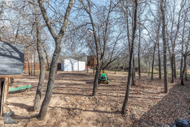 view of yard with an outbuilding and fence