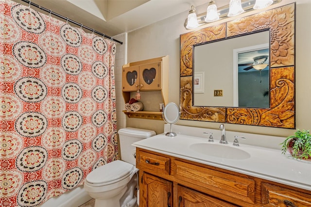 bathroom featuring toilet, a shower with curtain, a ceiling fan, and vanity