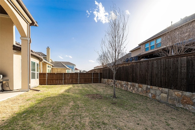 view of yard featuring a fenced backyard