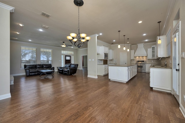 kitchen with visible vents, open floor plan, dark wood-style floors, appliances with stainless steel finishes, and custom exhaust hood