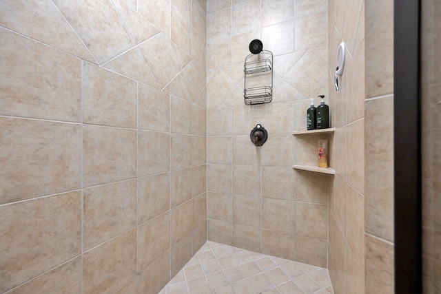 full bath with tiled shower