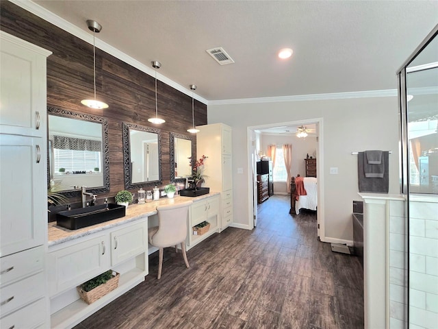 ensuite bathroom with connected bathroom, crown molding, visible vents, baseboards, and wood finished floors