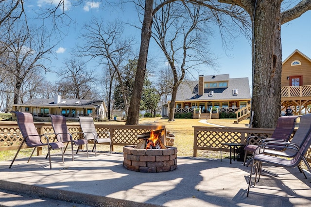 view of patio with an outdoor fire pit