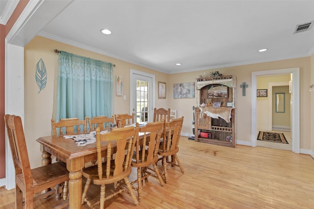 dining room with ornamental molding, recessed lighting, visible vents, and light wood-style flooring