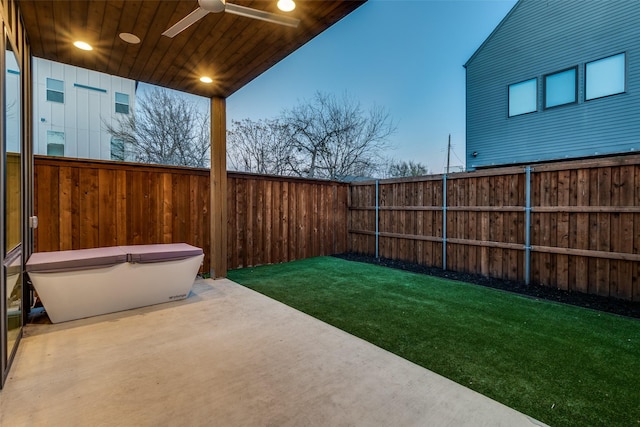 view of yard with a ceiling fan, a fenced backyard, and a patio