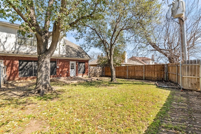 view of yard featuring a fenced backyard