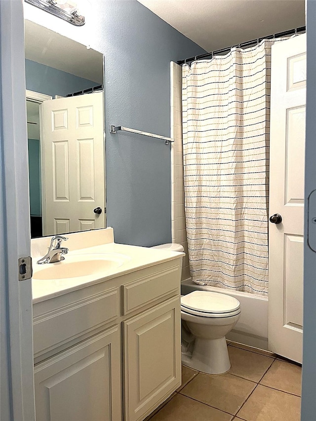 full bath featuring shower / bath combo with shower curtain, toilet, vanity, and tile patterned flooring