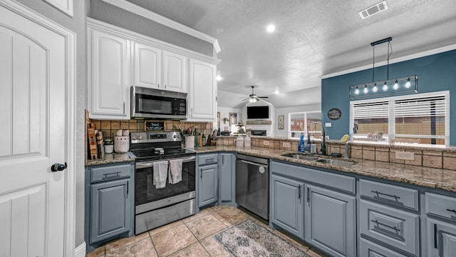 kitchen with tasteful backsplash, visible vents, white cabinets, stainless steel appliances, and a sink