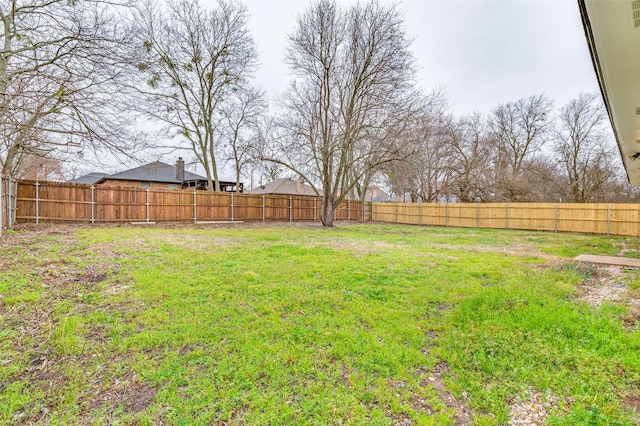 view of yard featuring a fenced backyard