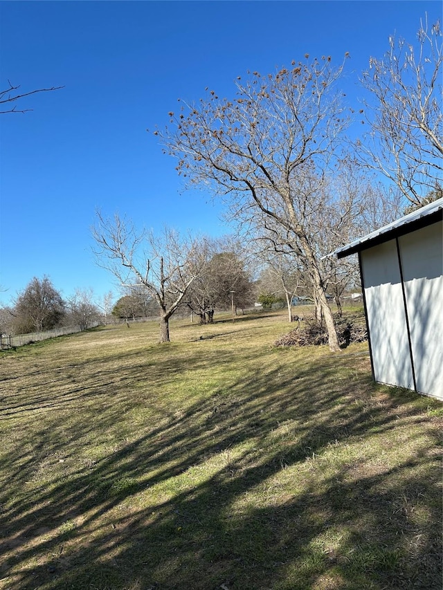 view of yard with an outdoor structure