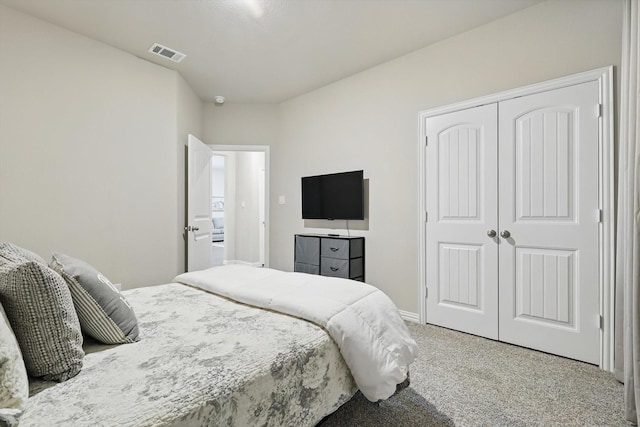 bedroom with carpet floors, a closet, visible vents, and baseboards