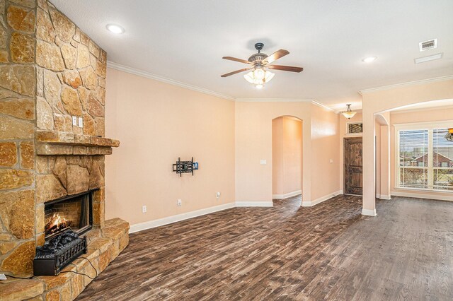 136 Clara Lee Ln, Springtown, TX 76082 - kitchen featuring stainless steel appliances, open floor plan, crown molding, tasteful backsplash, and a ceiling fan