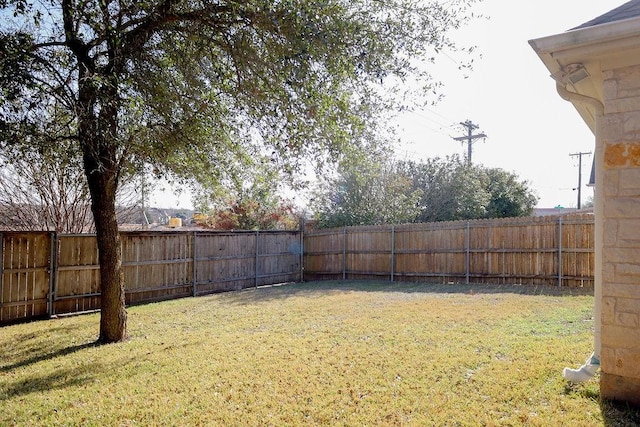 view of yard featuring a fenced backyard